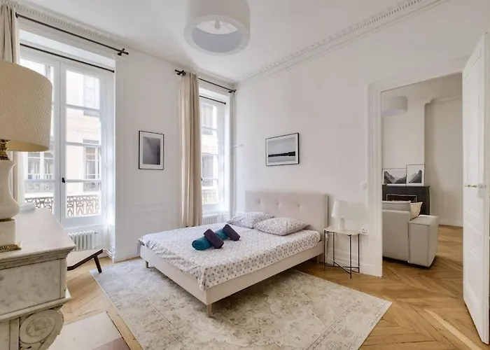 Renovated 1Br Flat Near L Pradel Metro Station