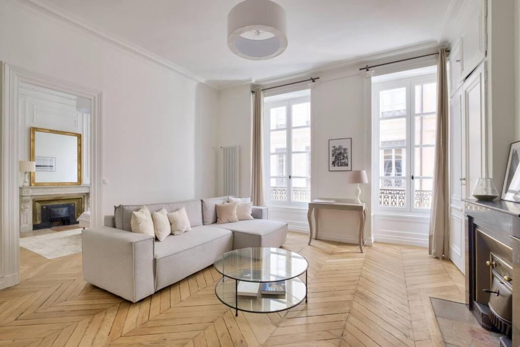 Apartment Renovated 1br Flat Near L Pradel Metro Station